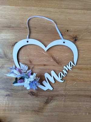 https://woelkchen.nrw/Shop/Muttertag/artikel_Holzring-Herz-Mama-mit-Trockenblumen_110.html