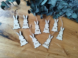 https://woelkchen.nrw/Shop/Ostern/artikel_Holzanhaenger-Osterhase-personalisiert_55.html